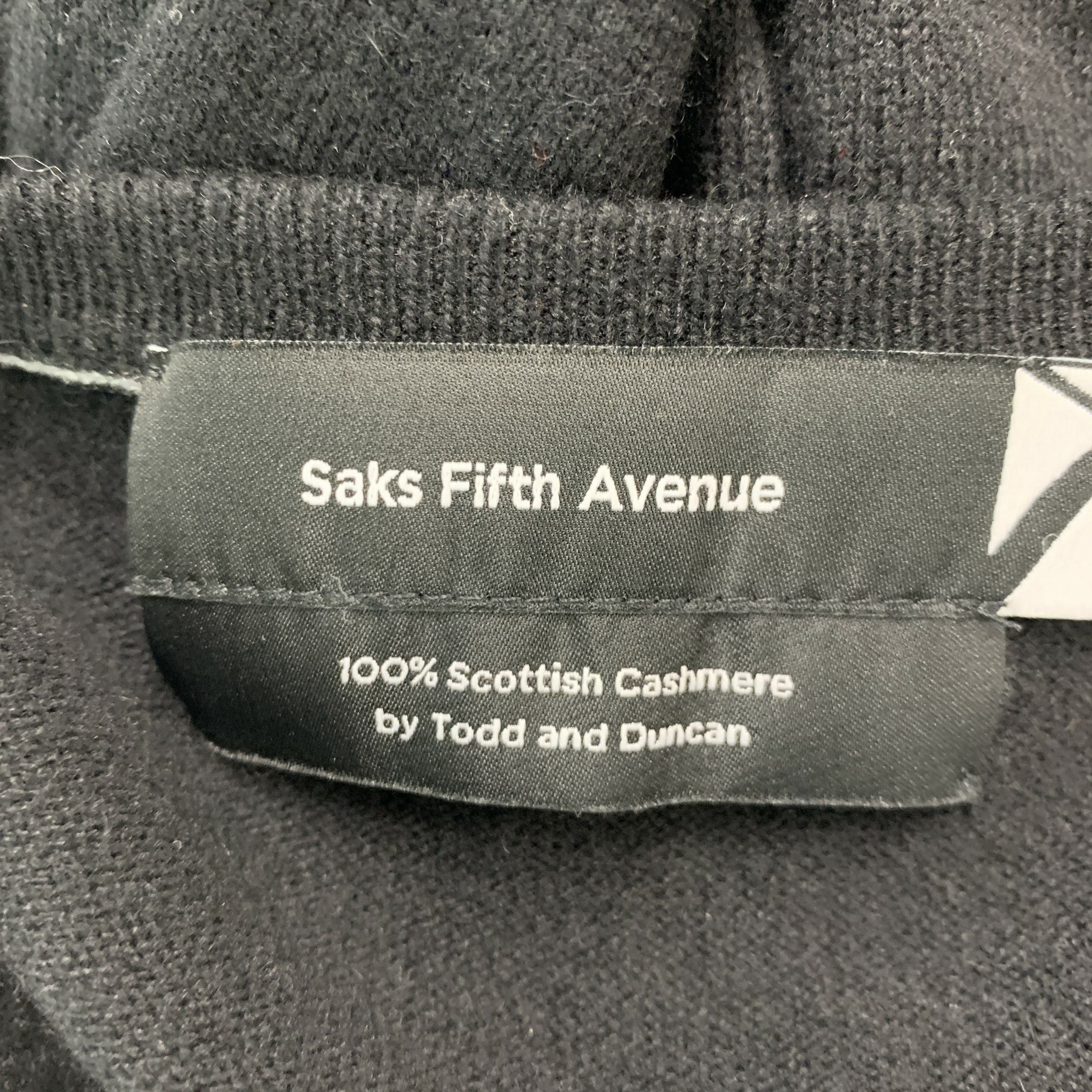 SAKS FIFTH AVENUE Size M Black Cashmere V-Neck Pullover – Sui