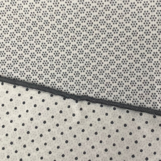 BRUNELLO CUCINELLI Pañuelo de bolsillo de algodón de seda con lunares gris claro color crema