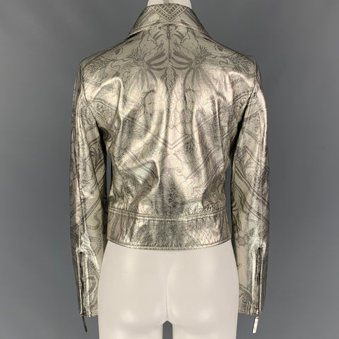 ROBERTO CAVALLI Talla 4 Chaqueta motera recortada metálica de cuero con estampado plateado