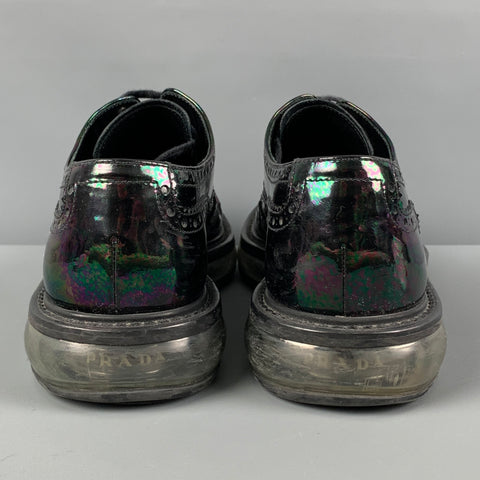 PRADA Talla 7.5 Zapatos con cordones y plataforma de cuero iridiscente negro
