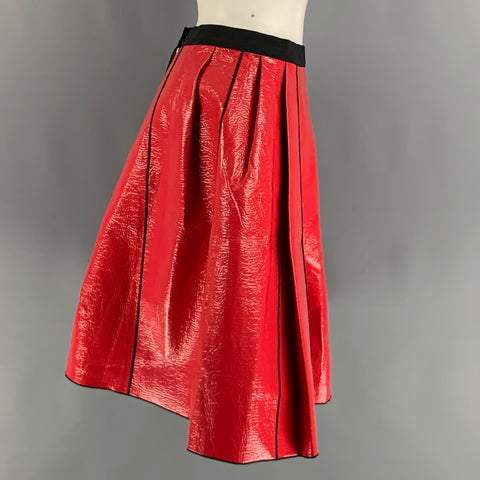 MARC JACOBS Falda acampanada lisa de algodón revestido en rojo y negro talla 2
