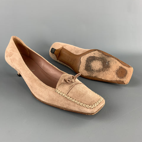 PRADA Talla 9.5 Zapatos de tacón de gatito con mocasín de ante beige