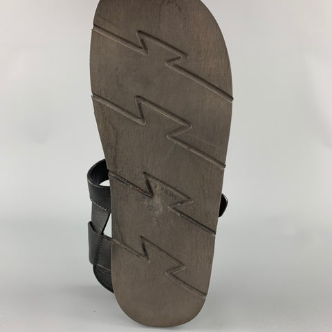 PRADA S/S 18 Talla 8 Sandalias de gladiador de cuero con tachuelas en negro y burdeos
