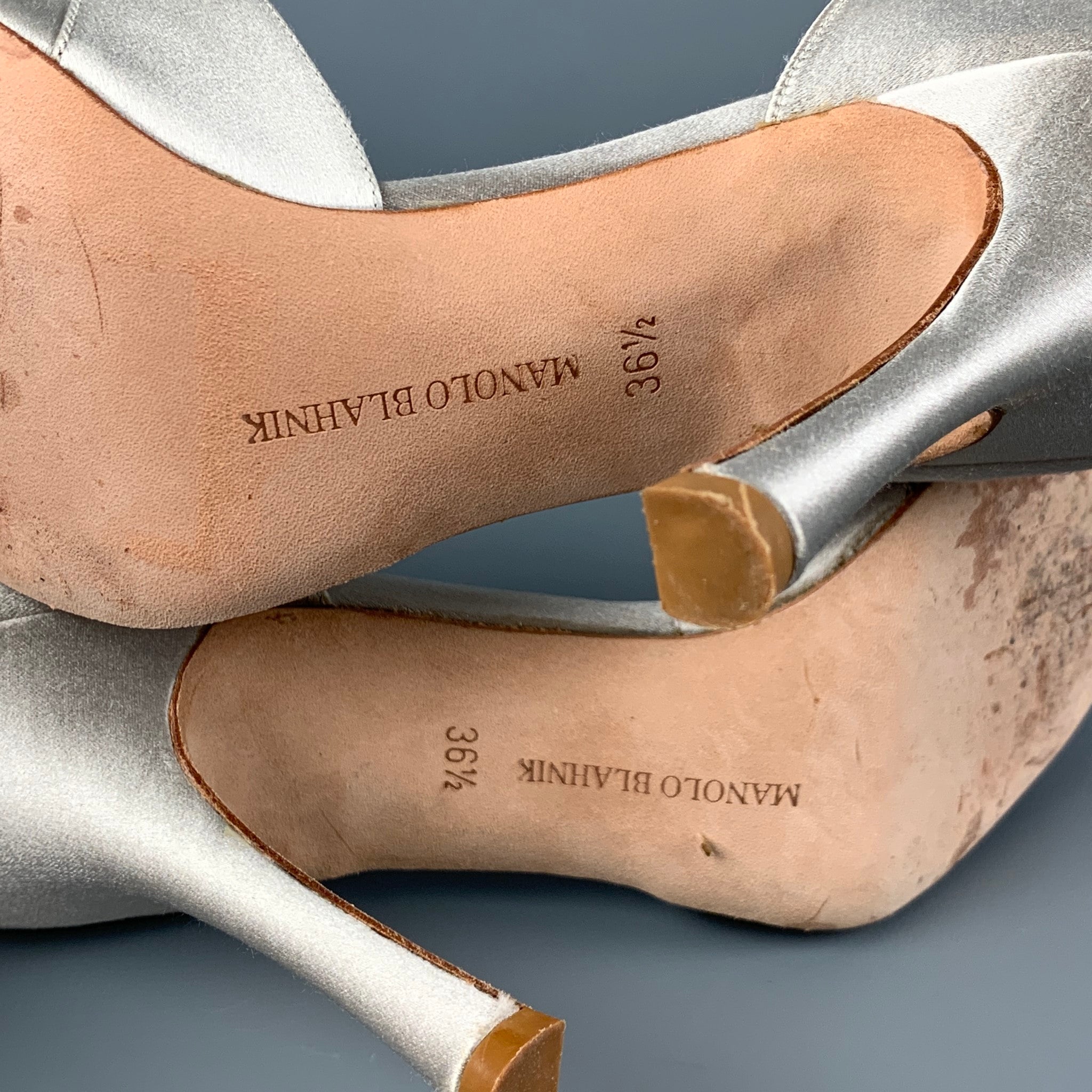 Manolo Blahnik グレー ハイヒール 美品 23cm 中古・古着通販】Manolo Blahnik (マノロブラニク) 【HANGISI】サテン