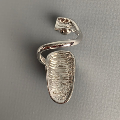 ON AURA TOUT VU PARIS Silver Tone Crystal Fingernail Ring