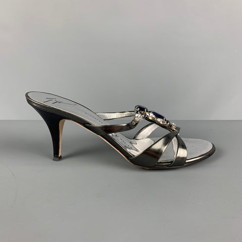 GIUSEPPE ZANOTTI Talla 8.5 Sandalias de tiras de charol con diamantes de imitación plateados
