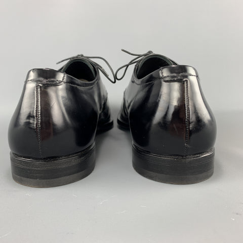 PRADA Taille 12,5 Tablier en cuir noir à lacets