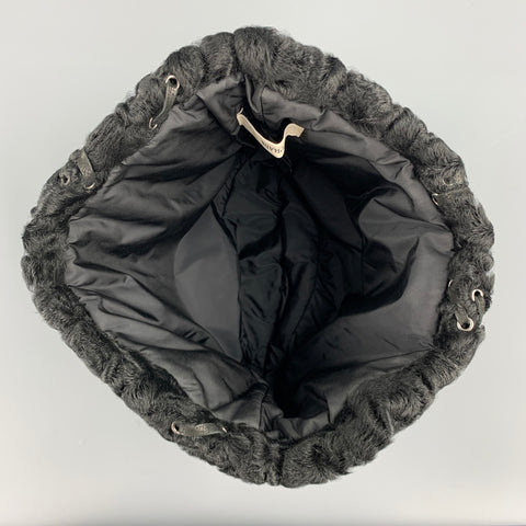 PRADA Taille M Bonnet cousu en fourrure d'agneau persan texturé noir