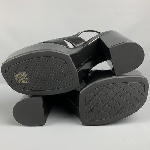 CHANEL Talla 10.5 Sandalias con plataforma de charol negro