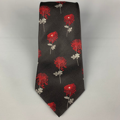 Corbata de seda bordada con crisantemo negro y rojo de GUCCI by Tom Ford