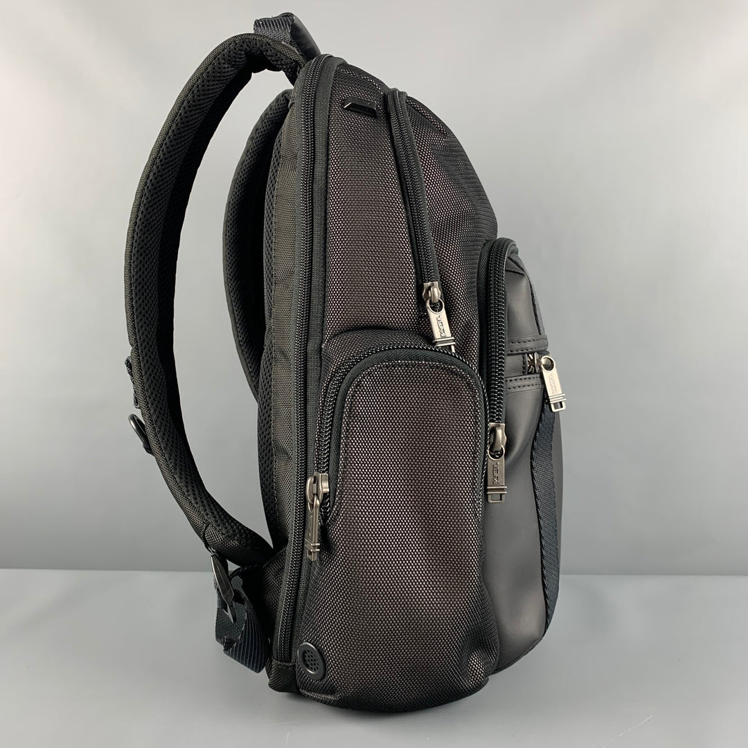 TUMI Mochilas de malla de materiales mixtos en blanco y negro