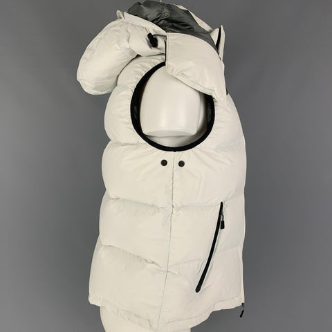 BURBERRY SPORT Talla M Chaleco acolchado con capucha y ribete en contraste en blanco roto y negro