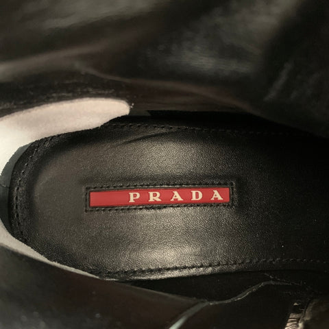 PRADA Talla 8 Botas con cinturón liso de cuero negro