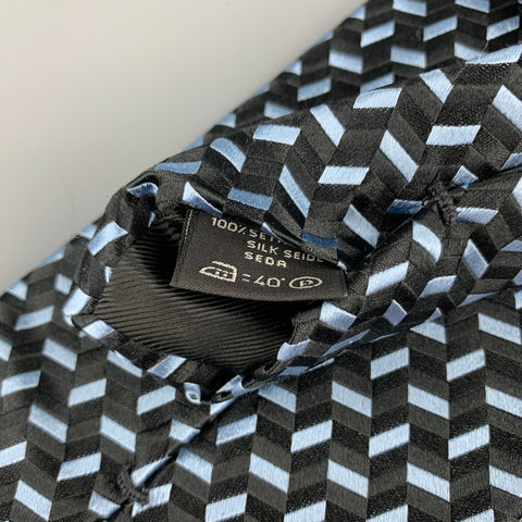 ERMENEGILDO ZEGNA Cravate en soie géométrique noire et bleu clair