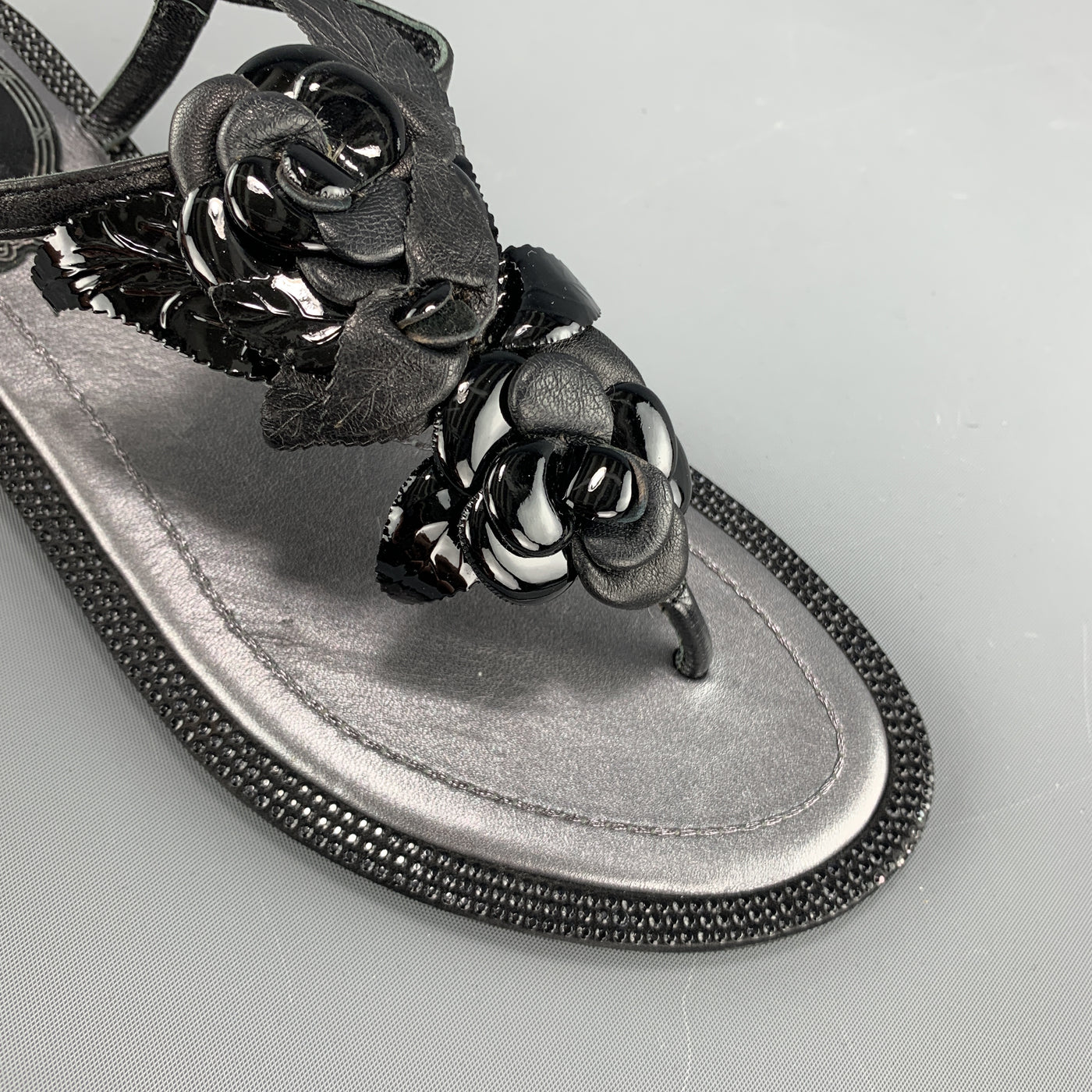 RENE CAOVILLA Size 4 Black Leather Rose T Strap Crystal Studded Sandals