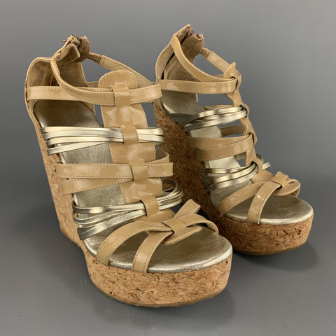 JIMMY CHOO Talla 7 Sandalias con plataforma de cuña de corcho de charol beige y plateado
