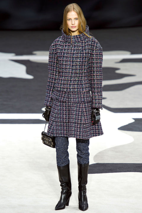 CHANEL FW 2013 Talla 2 Traje de falda de línea A con cuello alto de tweed multicolor azul marino