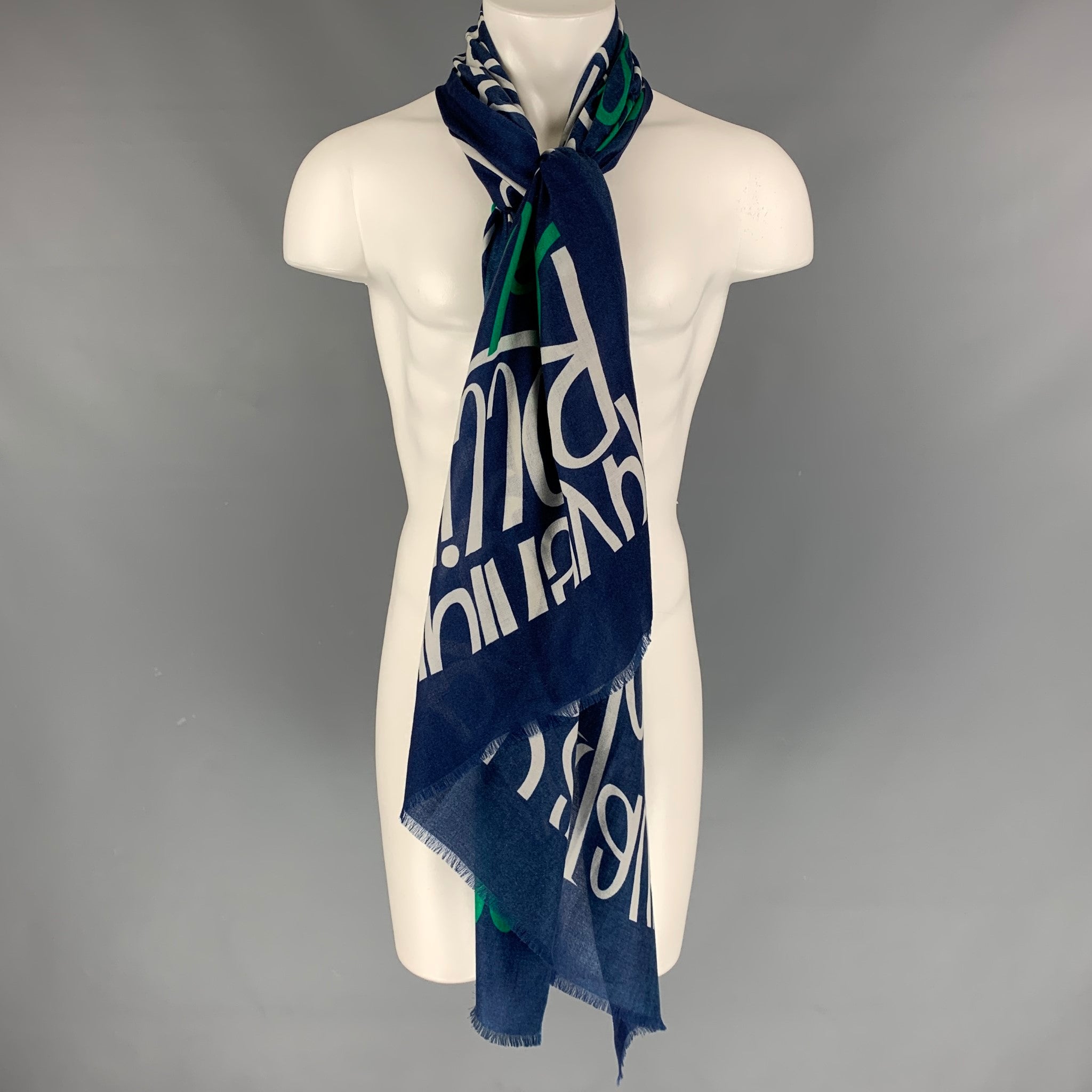 Burberry store scarf 2015