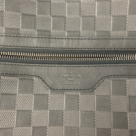 LOUIS VUITTON Sac messager District en cuir Damier Infini noir