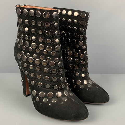 ALAIA Talla 7.5 Botas con cremallera trasera de ante con tachuelas de cuero negro