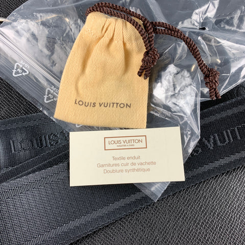 LOUIS VUITTON Porte-documents Taiga Porte en cuir noir