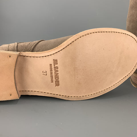 JIL SANDER Botas moteras con correa Bucke de ante color topo Talla 7