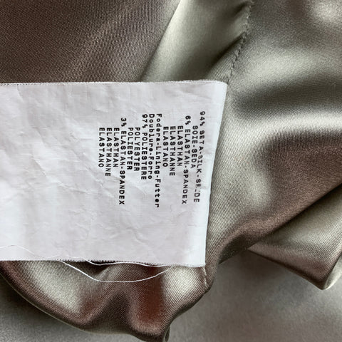 ARMANI COLLEZIONI Taille 4 Blouse à volants en soie satinée argentée à col en V