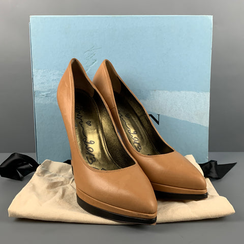 LANVIN Talla 9.5 Zapatos de tacón con cuña de cuero transparente beige