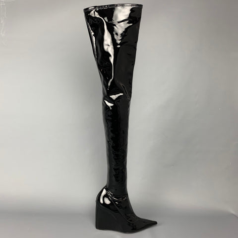 AMINA MUADDI Danielle Talla 7.5 Botas hasta la rodilla de charol negro