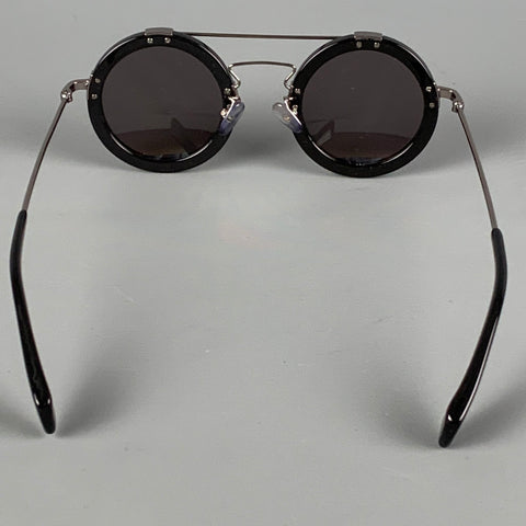 YOHJI YAMAMOTO Lunettes de soleil rondes en acétate noir et argenté
