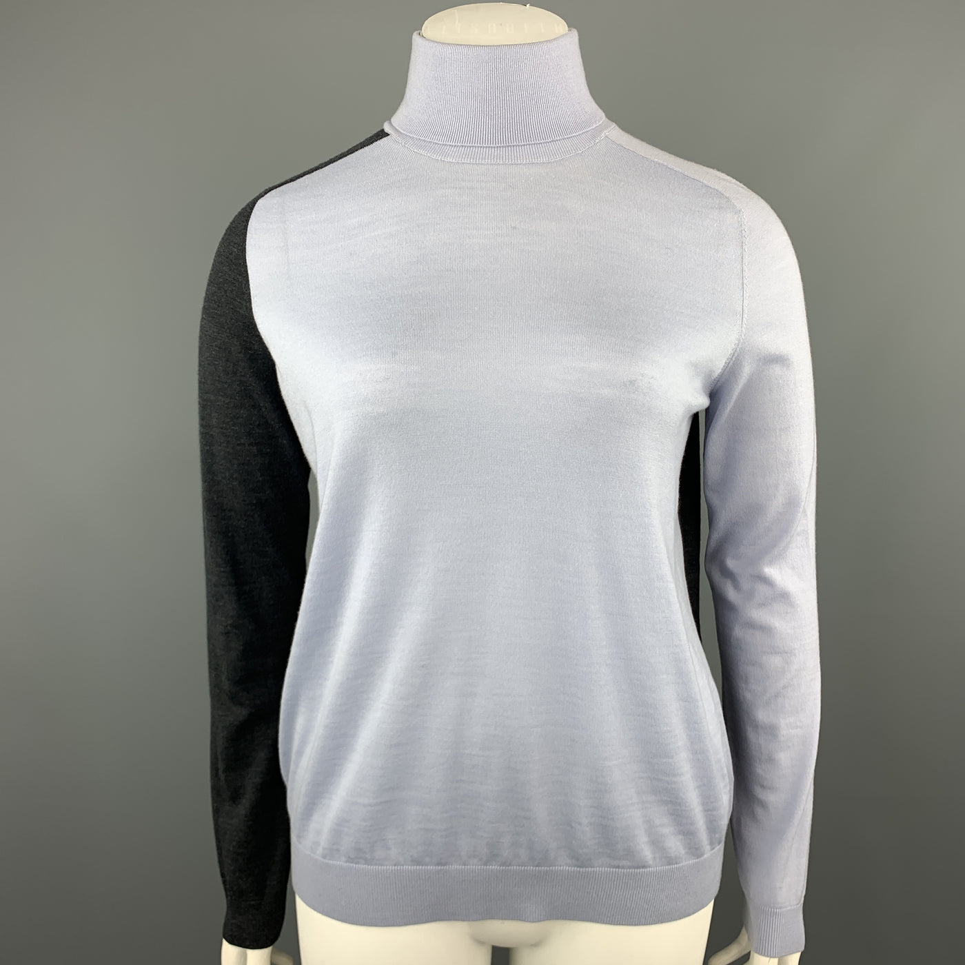 AKRIS 12 Light Blue & Charcoal Grey Wool Color Block Turtleneck Pullover