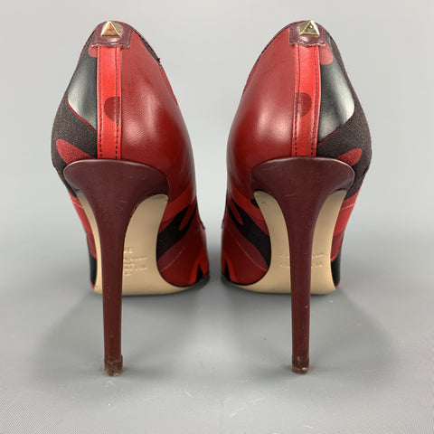 VALENTINO Zapatos de tacón Rockstud en punta de camuflaje rojo talla 7.5