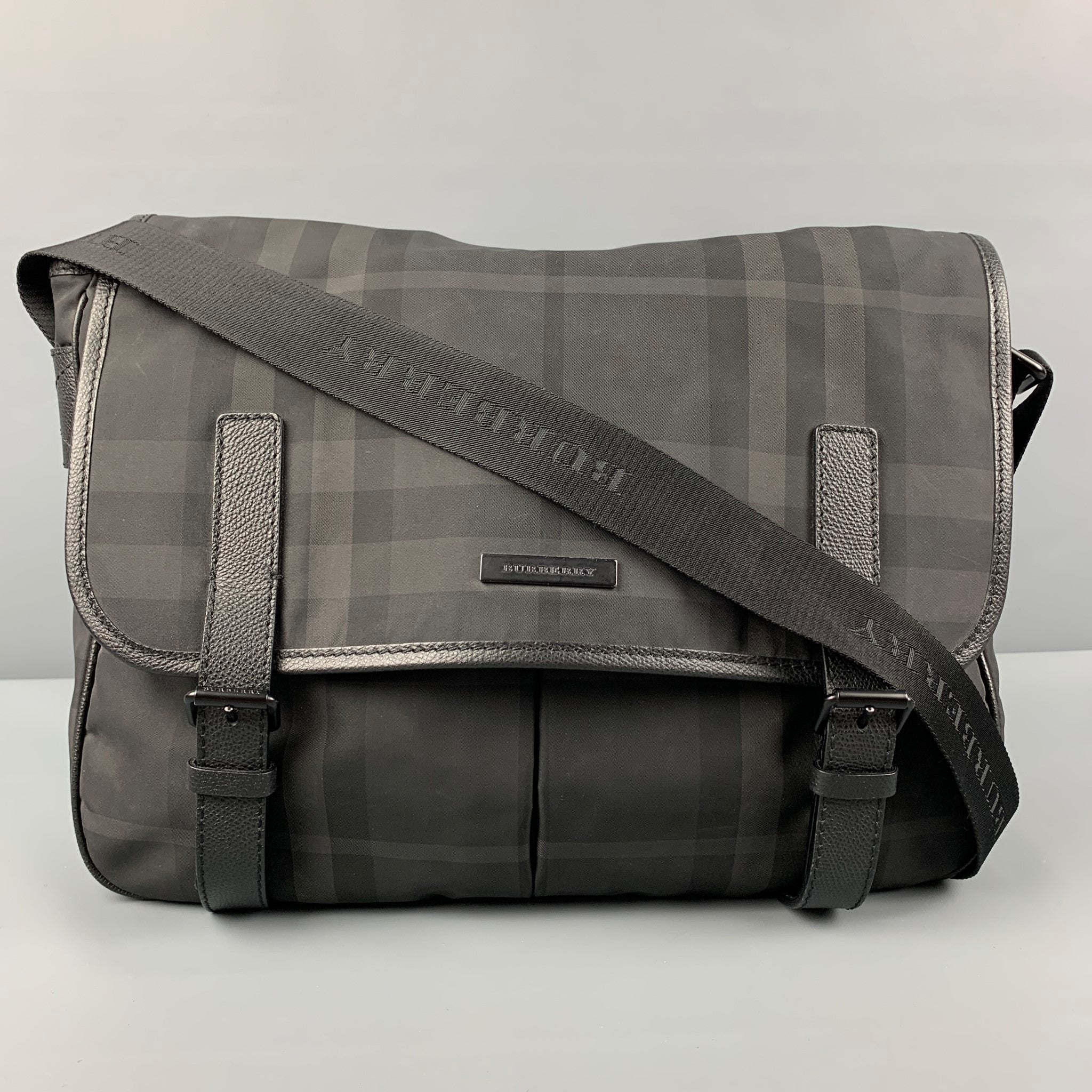 BURBERRY Black Grey Plaid Nylon Messenger Bag – Sui Generis