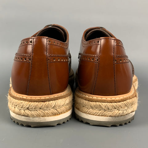 PRADA Taille 8 Chaussures à lacets en cuir perforé marron