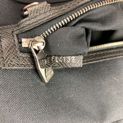 LOUIS VUITTON Porte-documents Taiga Porte en cuir noir