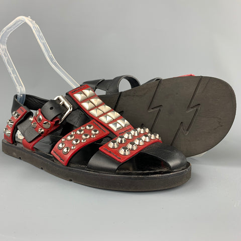 PRADA S/S 18 Talla 8 Sandalias de gladiador de cuero con tachuelas en negro y burdeos