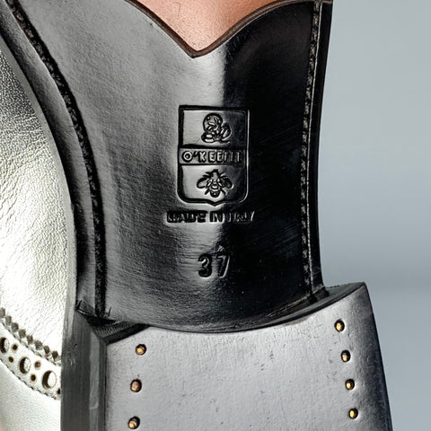 O'KEEFFE Zapatos planos con doble correa tipo monje perforados de cuero plateado talla 7