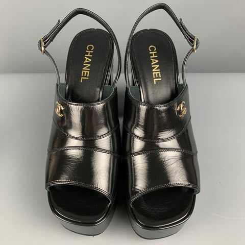 CHANEL Talla 10.5 Sandalias con plataforma de charol negro