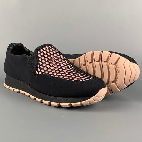 PRADA Talla 7.5 Zapatillas de deporte de malla de nailon en negro y rosa