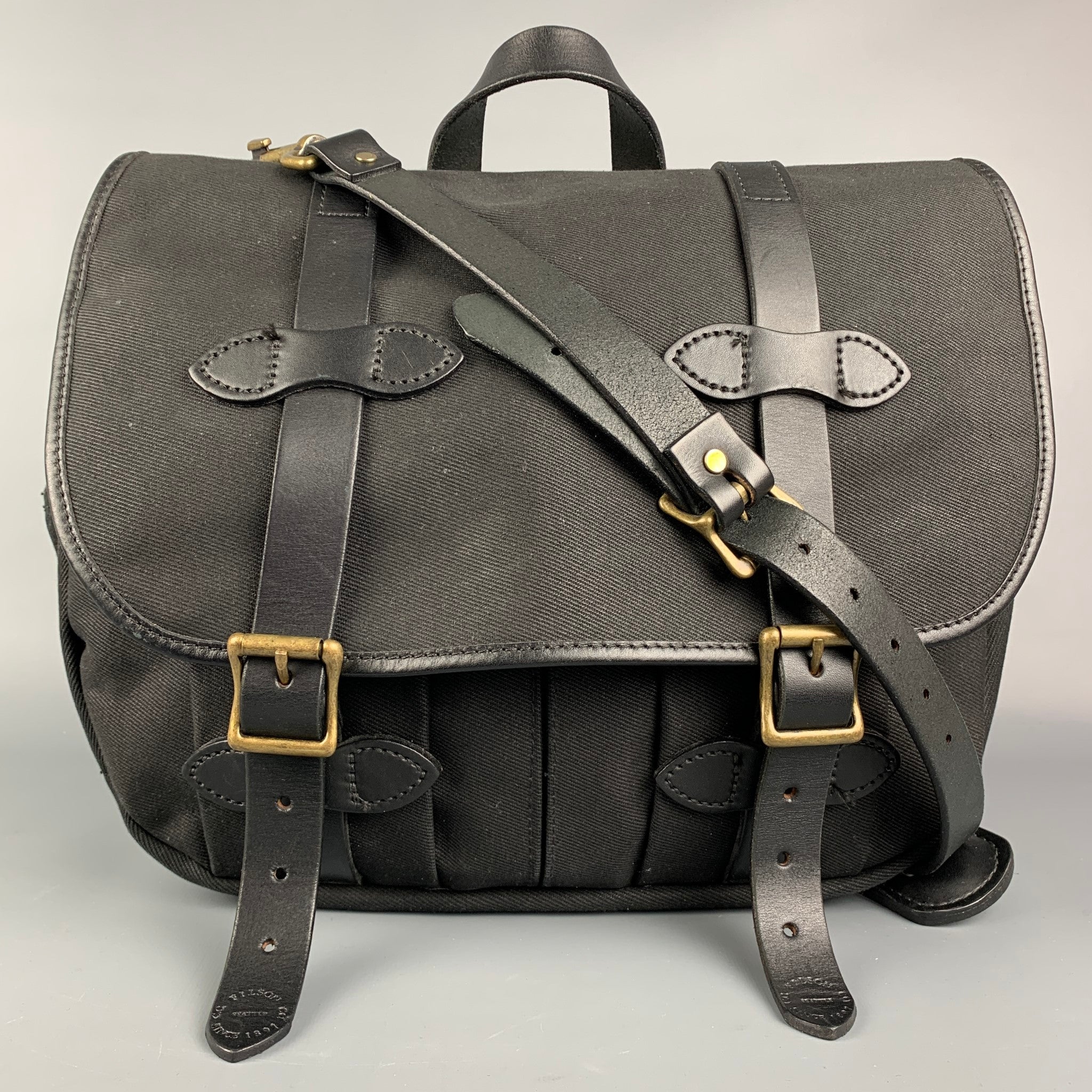 FILSON Black Mixed Fabrics Leather Canvas Messenger Bag – Sui Generis ...