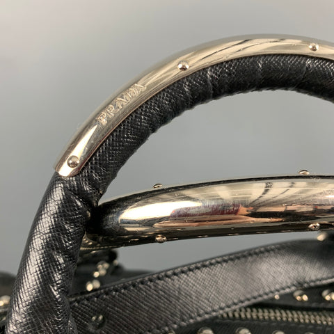 Sacs de sport en nylon avec garniture en cuir clouté noir PRADA