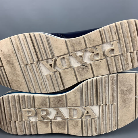 PRADA Taille 10 Chaussures à lacets en cuir perforé blanc marine