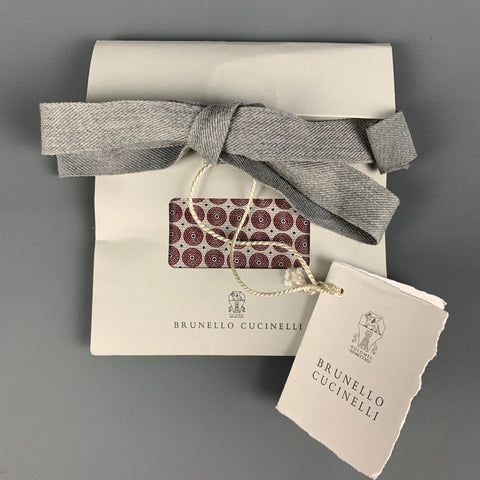 BRUNELLO CUCINELLI Pañuelo de bolsillo de algodón con círculos blancos burdeos