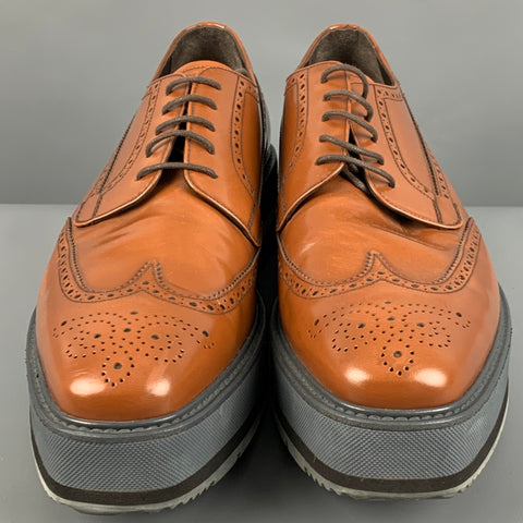 PRADA Taille 10.5 Chaussures à lacets en cuir perforé Tan