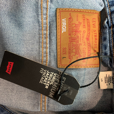 LEVI STRAUSS Vintage Fit Size L Blue Denim Virgil Trucker Jacket
