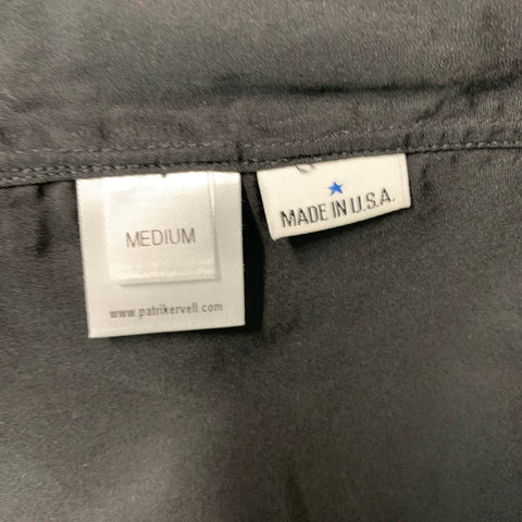 PATRIK ERVELL Taille M Chemise à manches longues en coton uni noir avec patte cachée