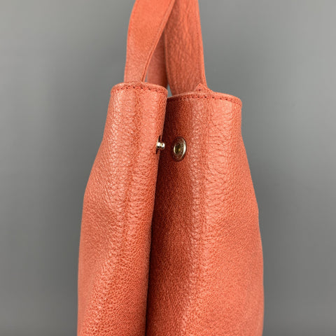 BRUNELLO CUCINELLI Bolso tote de piel esmaltada en color coral y marroquinería