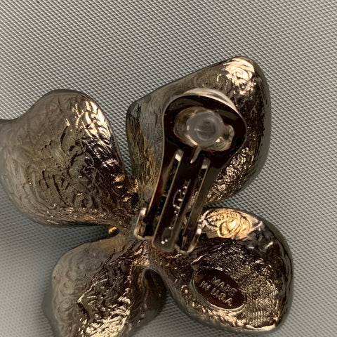OSCAR DE LA RENTA Black Gold Floral Metal Clip On Earrings