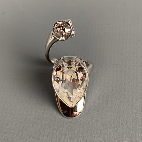 ON AURA TOUT VU PARIS Silver Tone Crystal Fingernail Ring