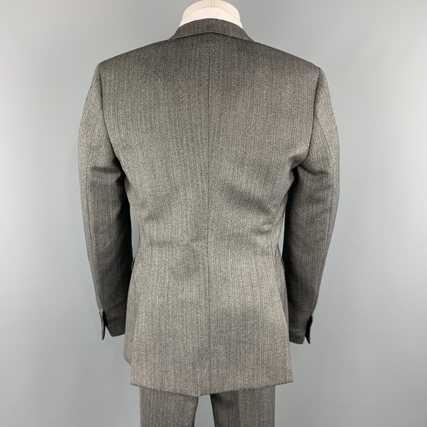 BURBERRY PRORSUM 40 Grey Herringbone Wool 32 x 32 Notch Lapel  Suit